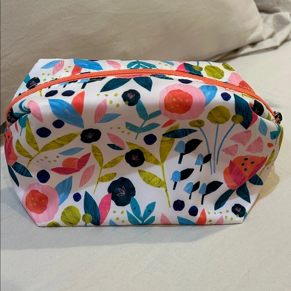 NEW Clinique Cosmetic Pouch